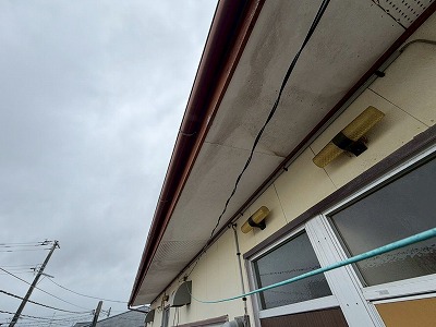 軒天の汚れ跡