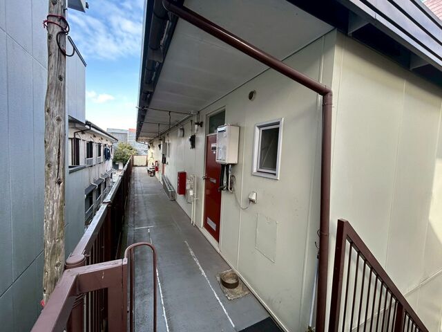 通路側の外壁全体