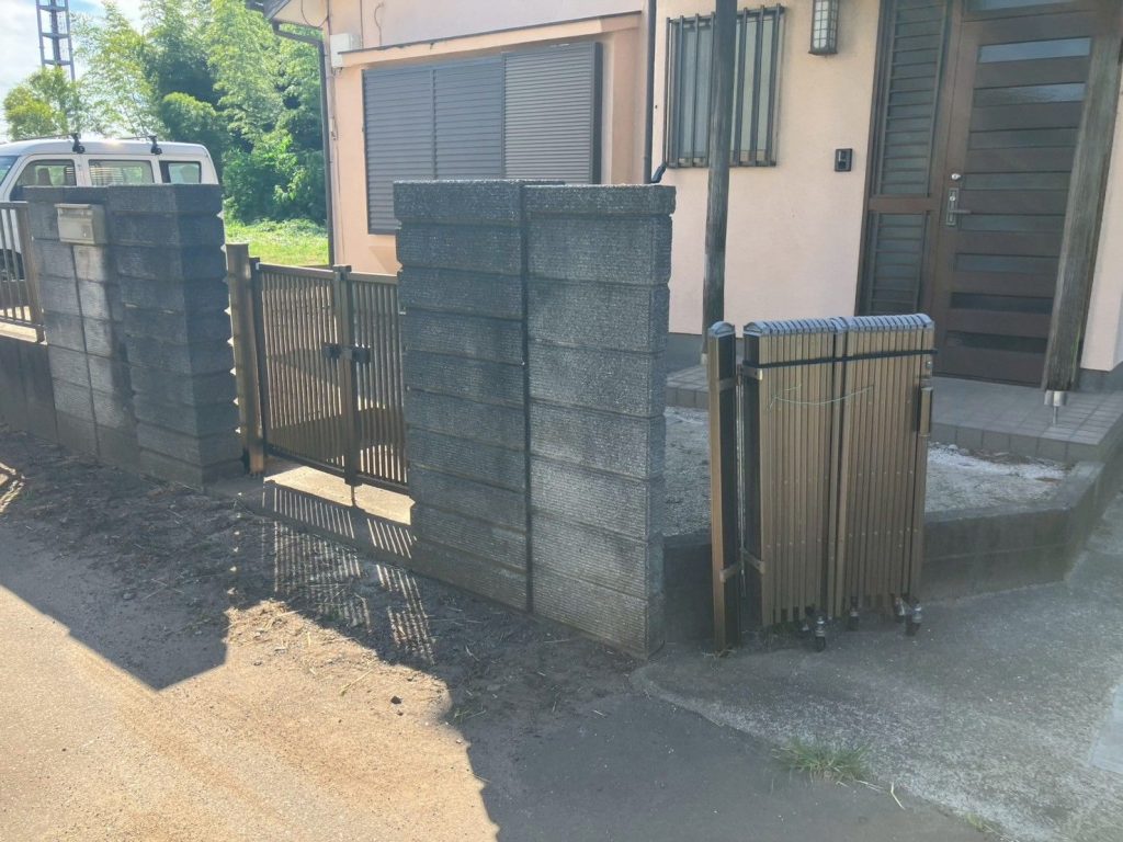 玄関前の門まわり全景