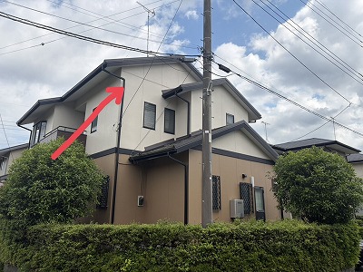 龍ケ崎市の戸建て現場調査で確認した突風による雨樋金具外れと竪樋欠損・落下破損の状況