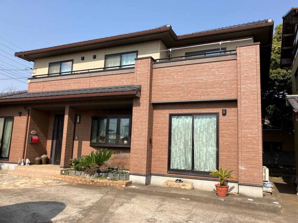 龍ケ崎市で外壁塗装前に確認したサイディングのひび割れと目地コーキング劣化