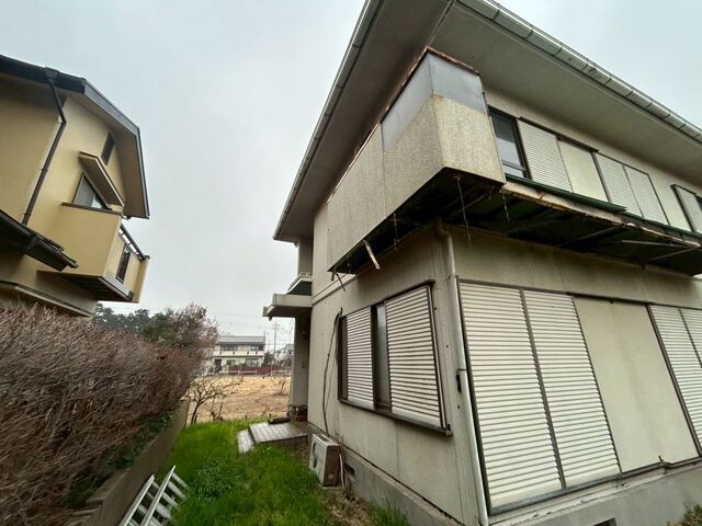 建物側面の劣化状況