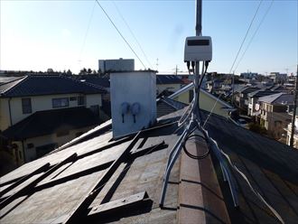 四街道市の賃貸住宅｜屋根の設置物を取り外すタイミングで塗り替え