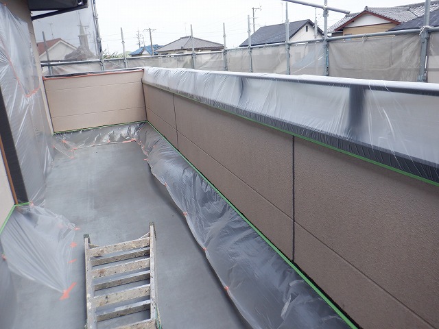 ベランダの養生作業