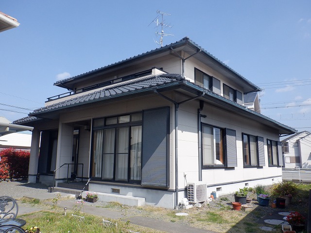 全景の住宅外観