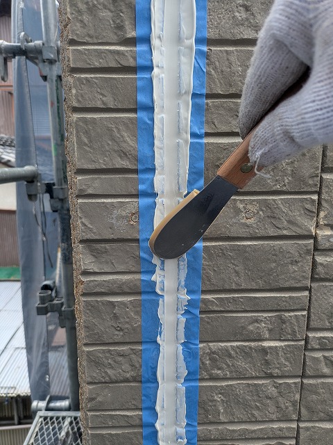 コーキングのならし作業