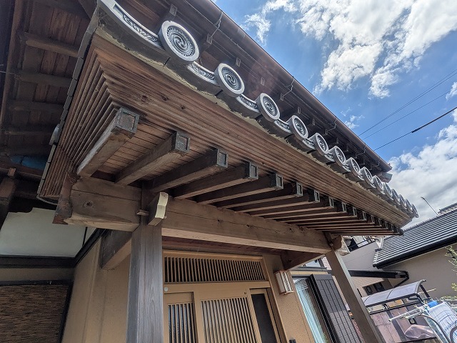玄関庇の木部劣化
