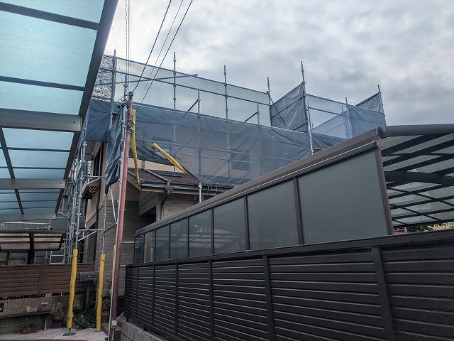 焼津市でパミール屋根をシルキーGⅡでカバー工法！いよいよ工事がスタートしました
