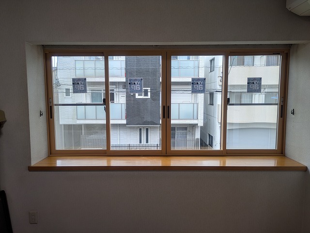 横長窓の内窓完成