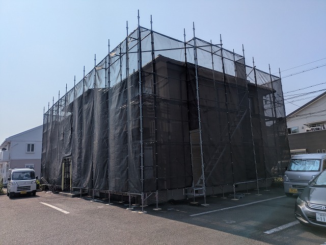 【焼津市】積水ハウスのアパート塗装で重要な下準備！ガスケット専用プライマーを塗布しました