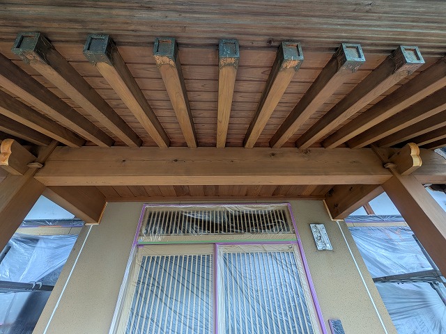 玄関木部の塗装施工