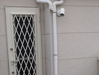 文京区本駒込にて雹災による塗膜へのダメージを外壁塗装(パーフェクトトップ：ND-208)で改善