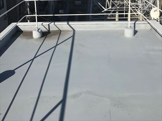江東区東砂の築20年になる住宅で通気緩衝工法によるウレタン塗膜防水工事で陸屋根メンテナンスを実施
