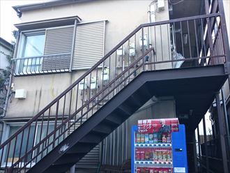 豊島区北大塚にて築32年のアパートをパーフェクトトップ(ND-343)で外壁塗装メンテナンス、鉄部の錆やクラックもまとめて改善