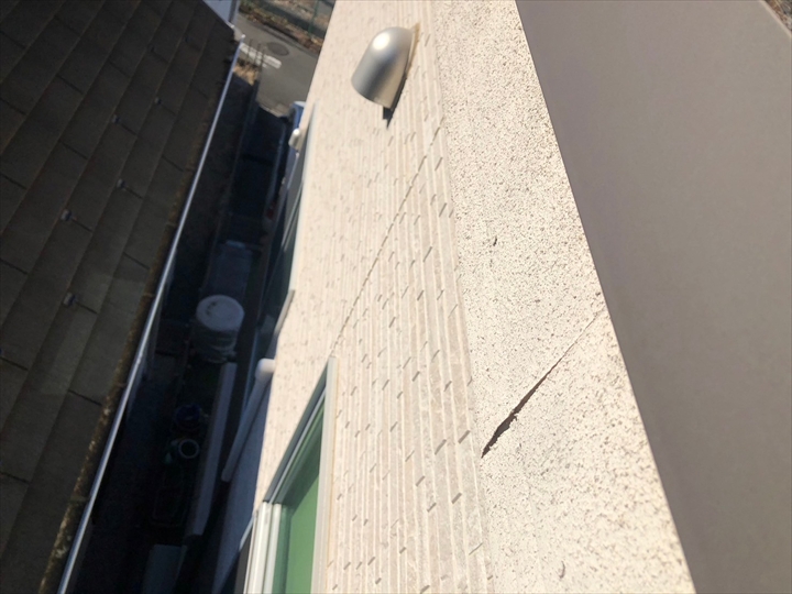 外壁を側面から確認