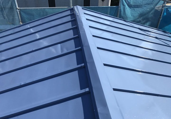 サーモアイSi（クールベネチアブルー）での屋根塗装が完了