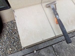 割れたタイルは放置せず早めの対応が大切です