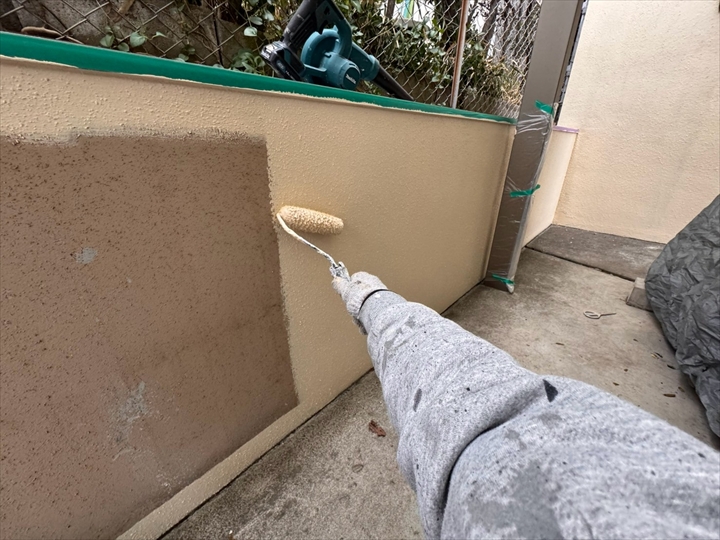 中塗り作業です