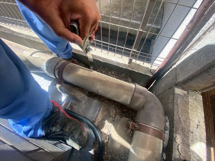 破損した排水管の撤去