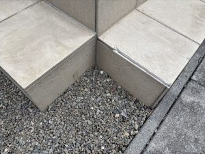 割れたタイルは放置せず早めの対応が大切です