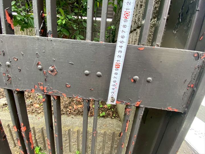 鉄製の門扉