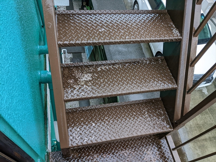 【大田区蒲田】錆が生じた鉄骨階段の塗装工事のご提案｜劣化を放置すると危険です