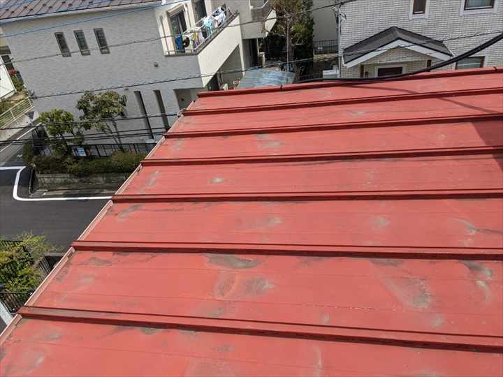 金属屋根の塗装メンテナンスが重要！錆が生じて穴が開く前の適切な対策とは【八王子市みなみ野】