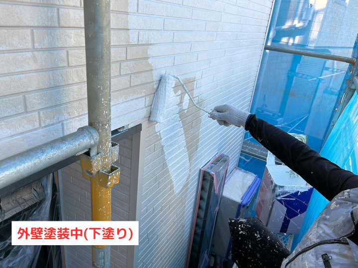 外壁塗装中(下塗り)