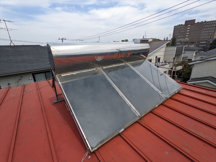 太陽熱温水器が乗っておりました