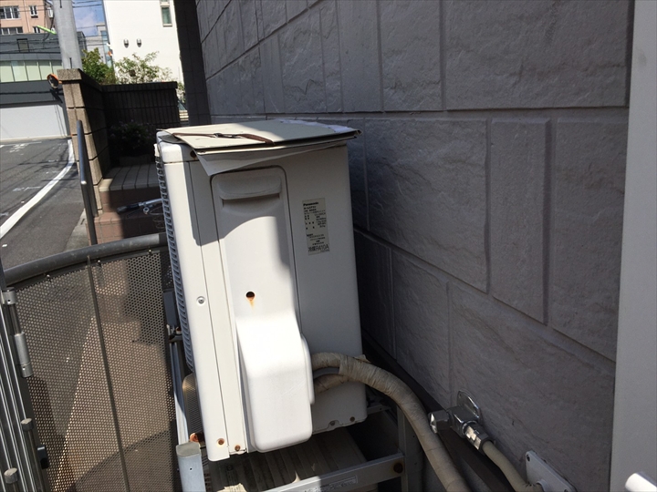 外壁際の給湯器