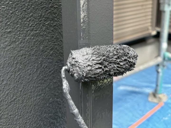 ③ あえて濃い色で引き締め効果を狙う