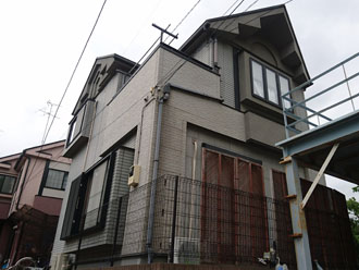 横浜市緑区新治町にてサーモアイSiとパーフェクトトップを用いた屋根外壁塗装、鮮やかで温かみのある印象に！