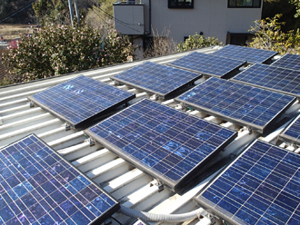 横浜市緑区にて太陽光パネルが設置されたお住いの屋根、外壁塗装を実施