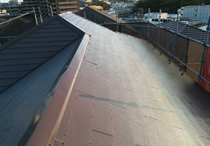 棟板金交換工事と屋根塗装が完了