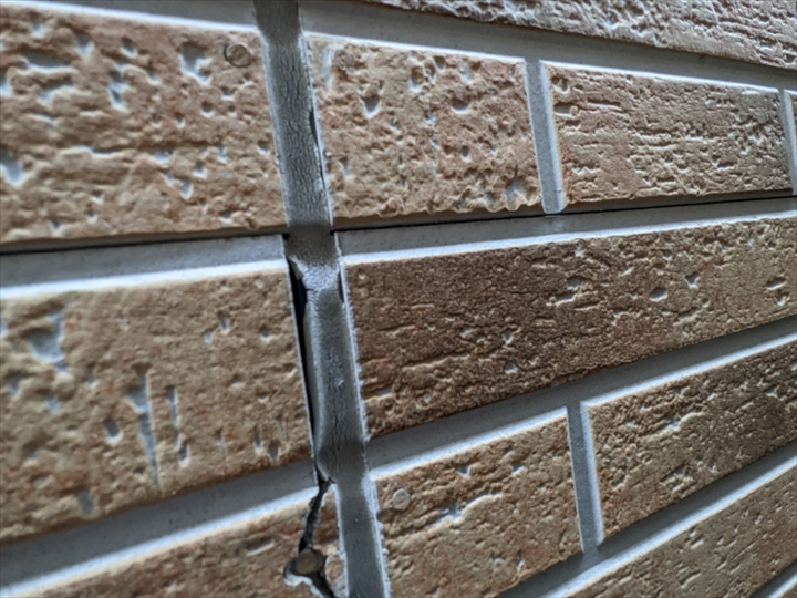 目地の劣化は雨漏りの原因になります