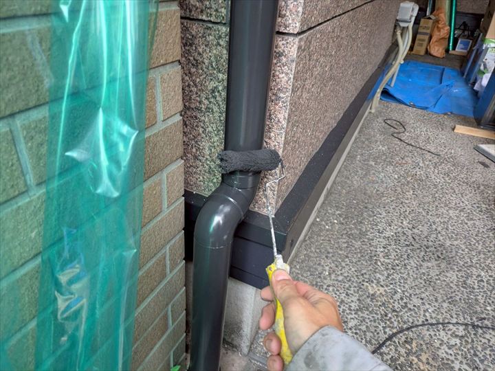 ② サッシ色に合わせてまとまりを出す（全体の統一感アップ）