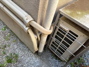 配管が多く絡む部分は極力頑張りますが塗り切れない場合もあります。