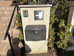 門柱も塗装します