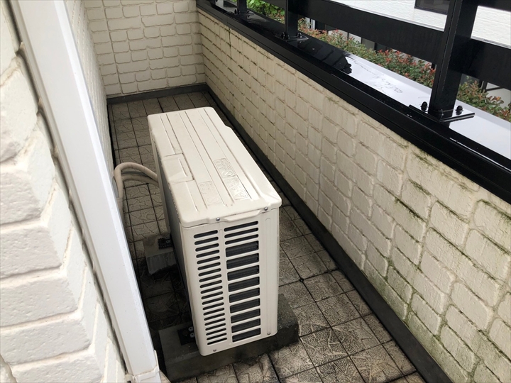 汚れが溜まるベランダ床