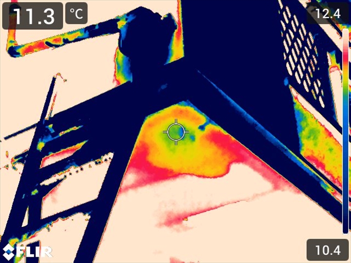 雨染みができてきました