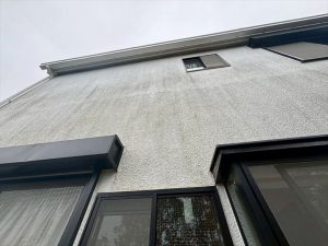 雨漏り箇所の周囲を目視で確認