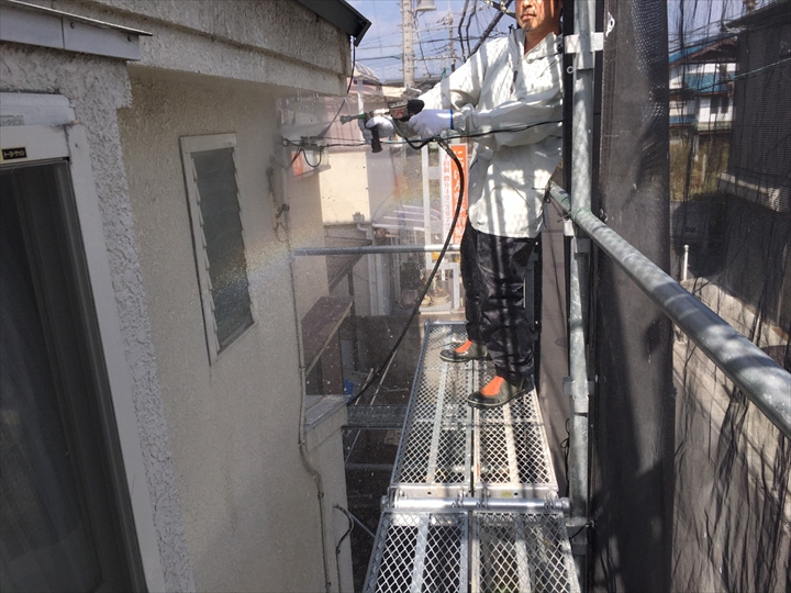 外壁の高圧洗浄作業