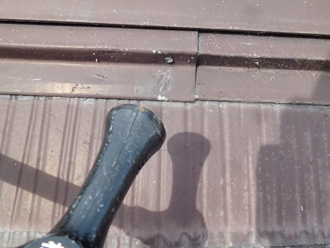 千葉市緑区　屋根塗装　釘の浮きを打ち込む