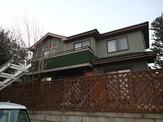 千葉県印旛郡酒々井町　外壁塗装　屋根塗装　バルコニー　防水　カラーシミュレーション　濃いグリーンの外壁とブラウンの屋根、バルコニー部分を濃いグリーン