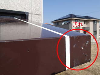 千葉県君津市　棟板金交換　屋根塗装　玄関庇の塗装　点検の様子　庇の汚れ