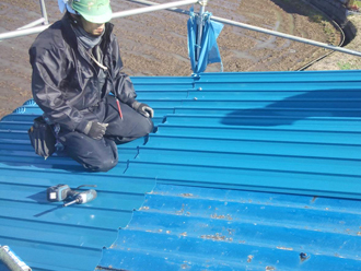 千葉県君津市　屋根カバー工法　防水用スポンジ