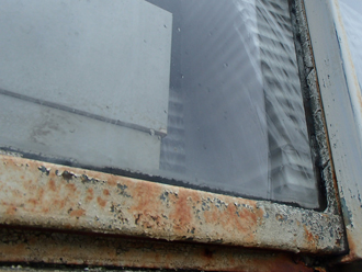千葉県君津市　屋根カバー工法　外壁塗装　外壁点検　窓枠の錆