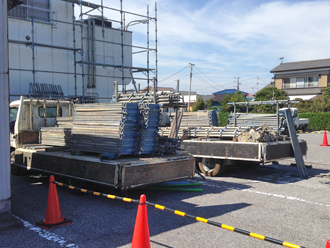 千葉県富津市　外壁塗装　屋根カバー工法　足場架設 トラックで搬入
