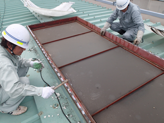 千葉県　富津市　屋根カバー工法　採光窓の撤去後