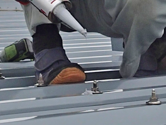 千葉県　富津市　屋根カバー工法　ボルト部分のコーキング